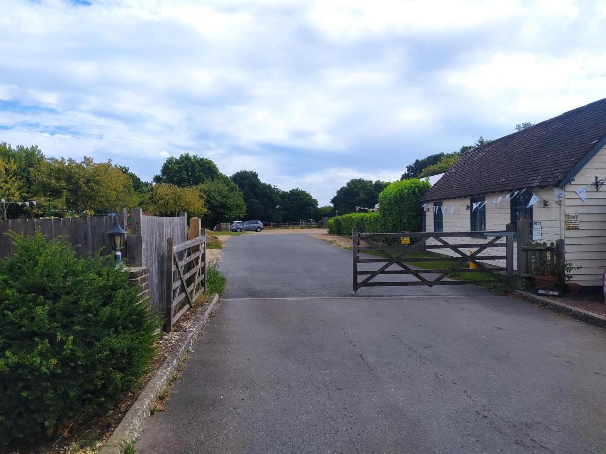 Garden Flat At The Infamous Piltdown Man Pub Apartamento Fletching Exterior foto
